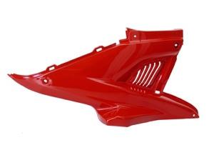 Plast kapotáže pravý od motora Scuderia - červená farba
