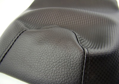 Poťah sedadla  Čierna farba  s karbonová-štruktúra  (lx)